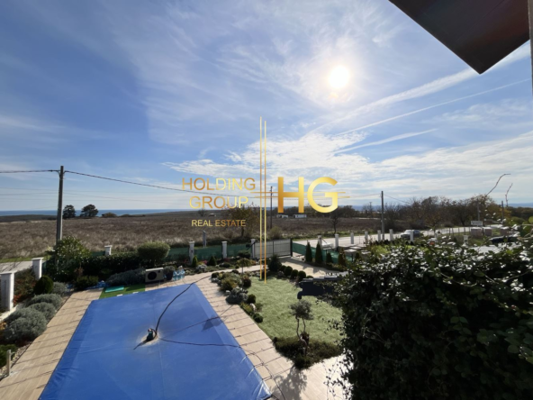 Триетажна къща в с. Близнаци - 0