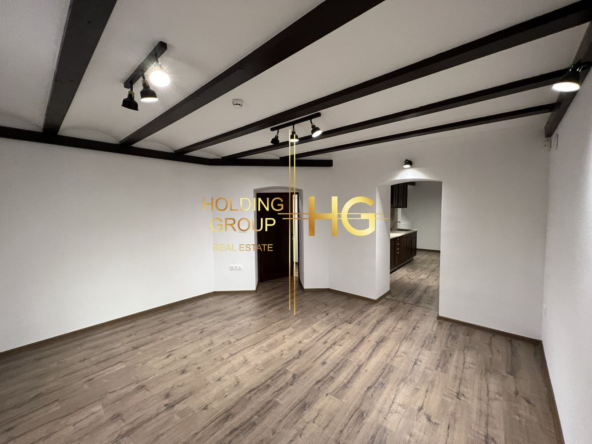 Къща в идеалния център на Варна - 0