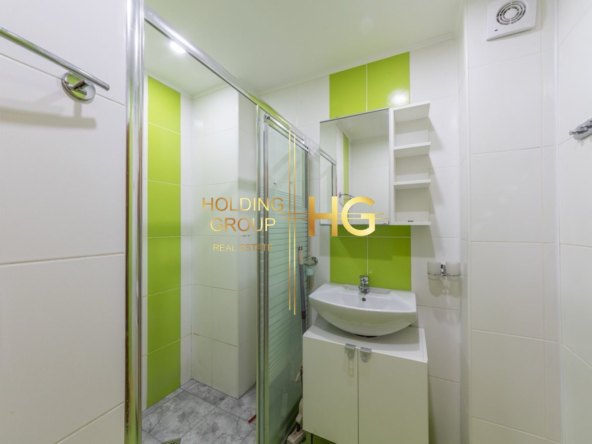 Тристаен апартамент - до бизнес хотела - централна част - 0