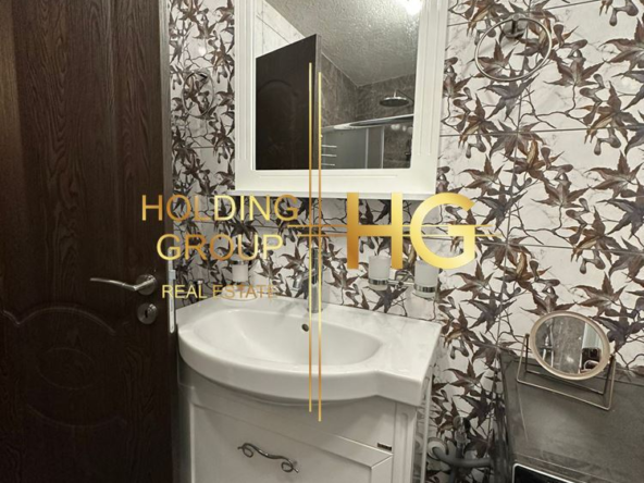 Просторен апартамент в кв. Бриз - 0