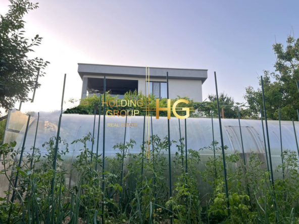 Уникална къща в м-т Траката - 0