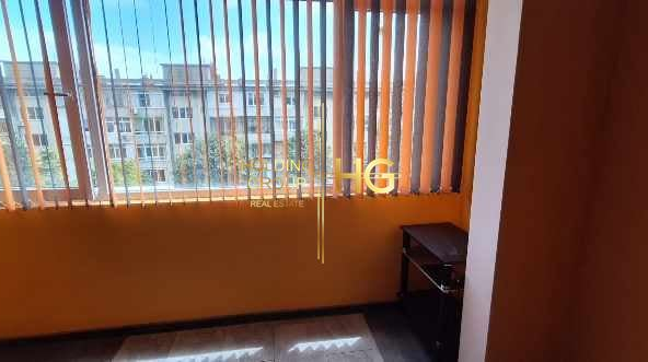 Тристаен апартамент в кв. Чайка - 0