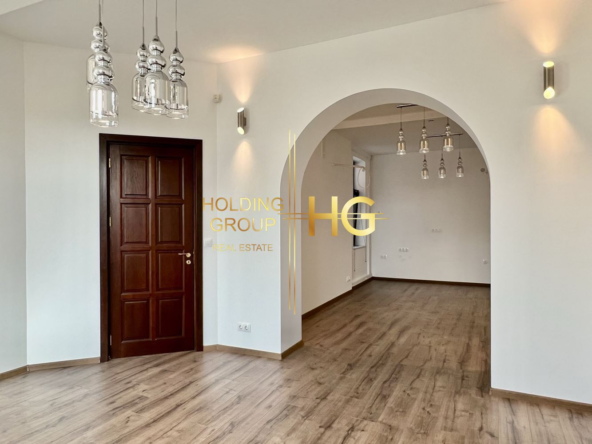 Къща в идеалния център на Варна - 0