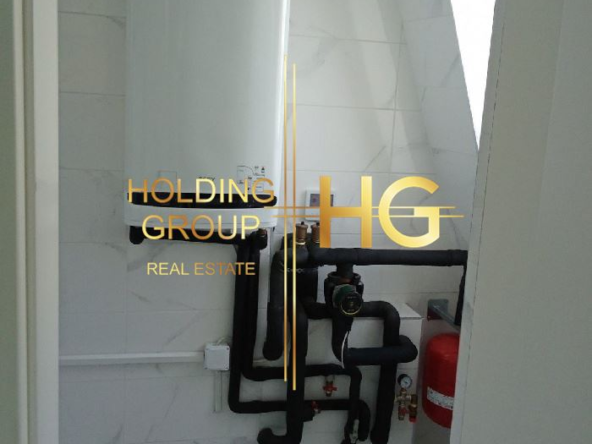 Тристаен апартамент с гараж в кв. Чайка - 0