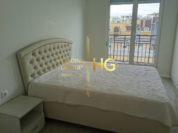 Тристаен апартамент с гараж в кв. Чайка - 0