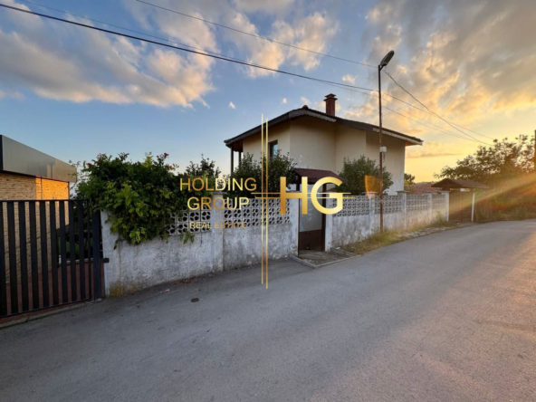 Двуетажна къща в к.к. Албена - 0