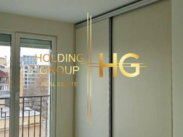 Тристаен апартамент с гараж в кв. Чайка - 0