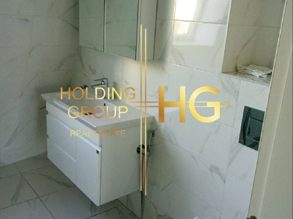 Тристаен апартамент с гараж в кв. Чайка - 0