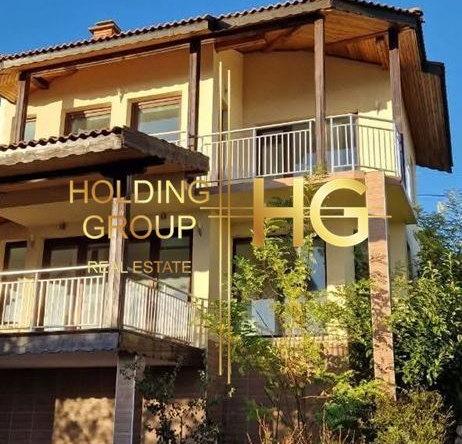 Двуетажна къща в к.к. Албена - 0